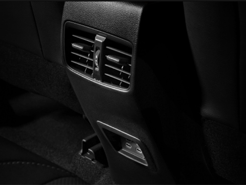 Cửa gió sau và cổng sạc USB-C xe Toyota Corolla Cross