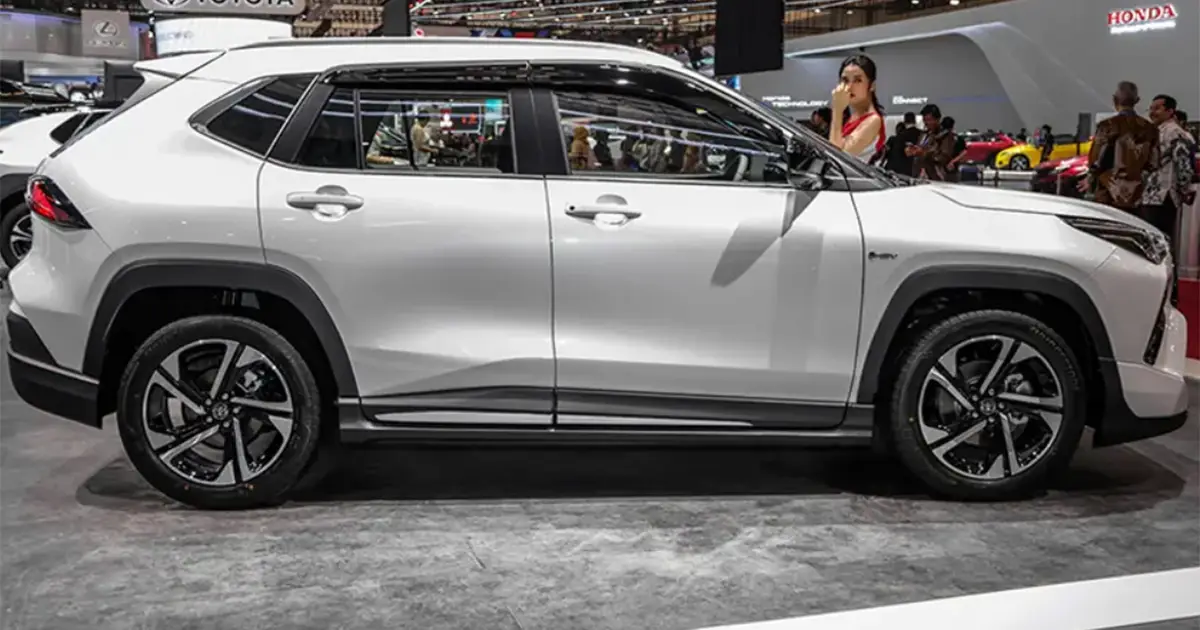 Thân xe Toyota Yaris Cross Hybrid