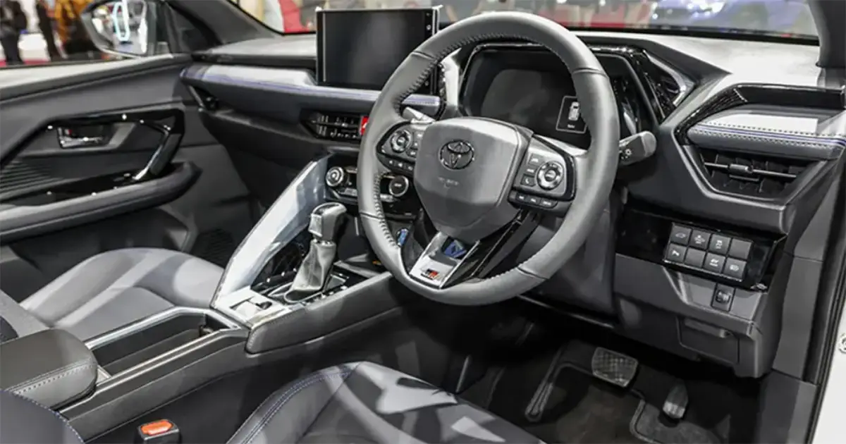 Khu vực lái Toyota Yaris Cross Hybrid