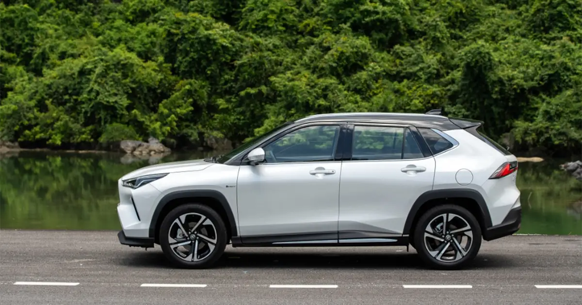 Thân xe Toyota Yaris Cross phiên bản xăng