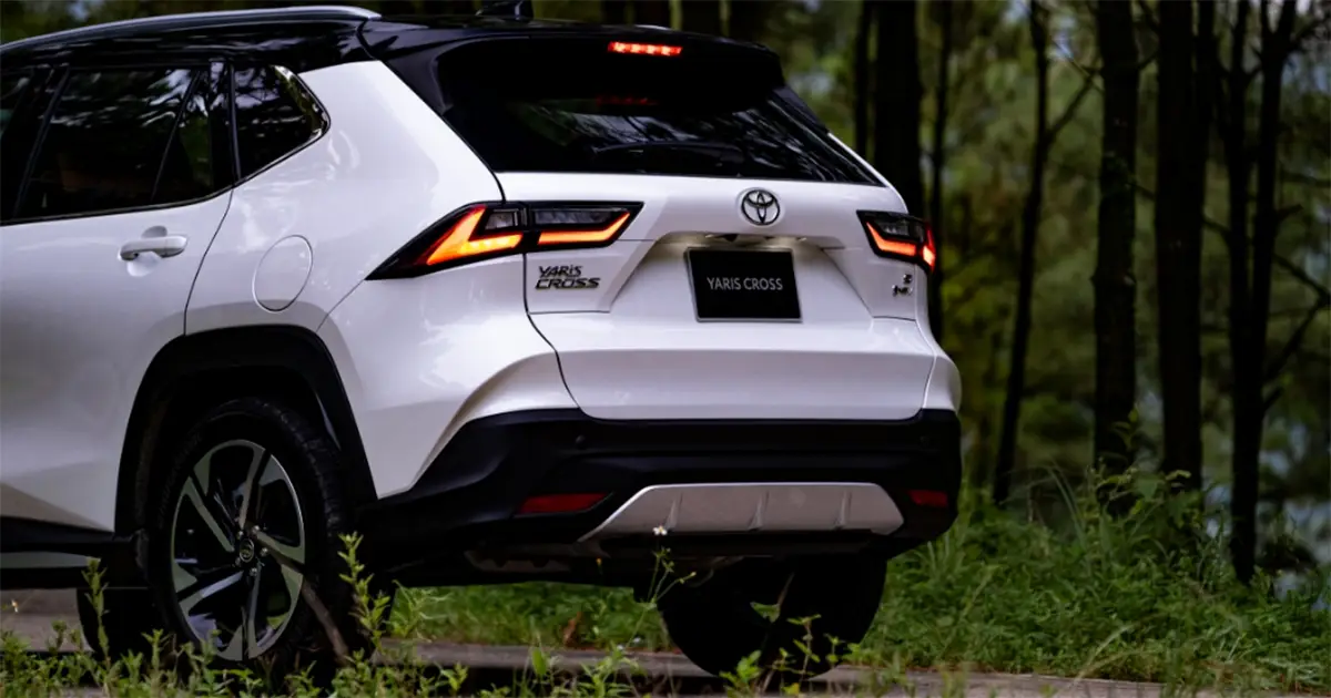 Đuôi xe Toyota Yaris Cross phiên bản xăng