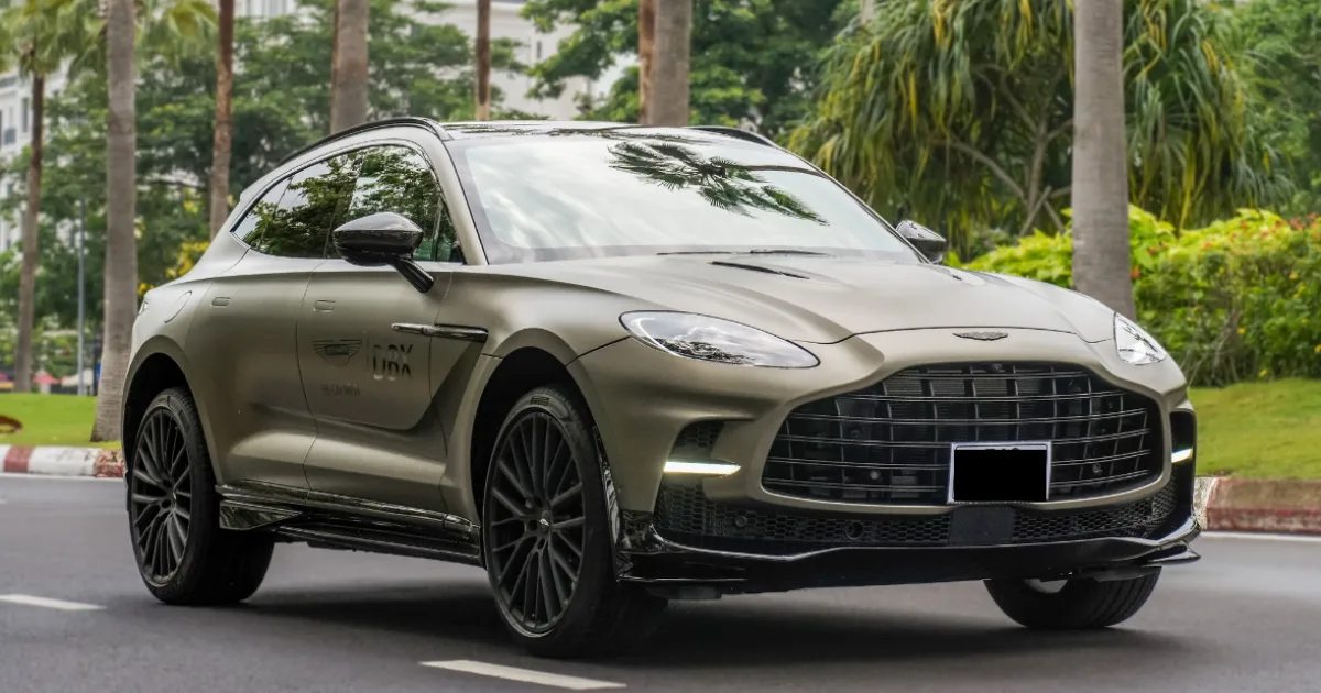 Aston Martin DBX 707