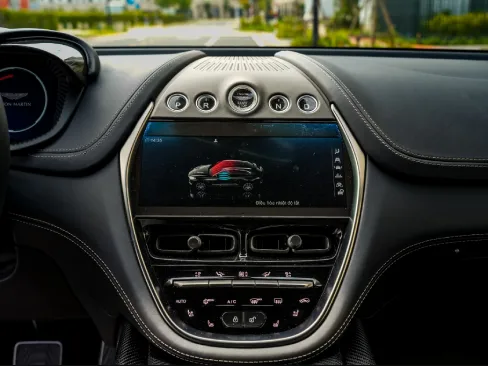 Màn hình giải trí Aston Martin DBX 707