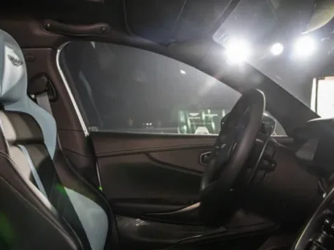 Hàng ghế trước Aston Martin DBX 707