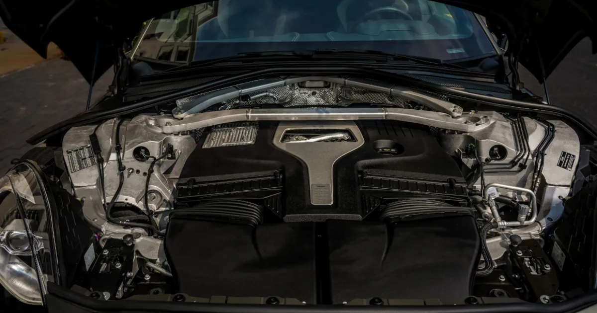 Động cơ vận hành Aston Martin DBX 707