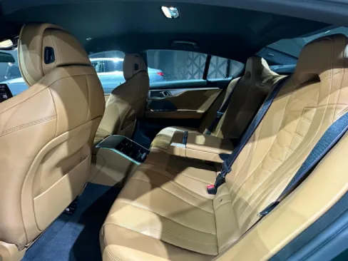 Hàng ghế sau BMW 8 Series