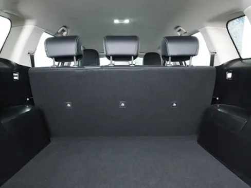 Khoang hành lý BYD e6