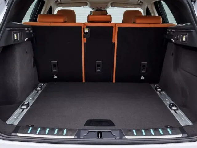 Khoang hành lý Jaguar F-PACE