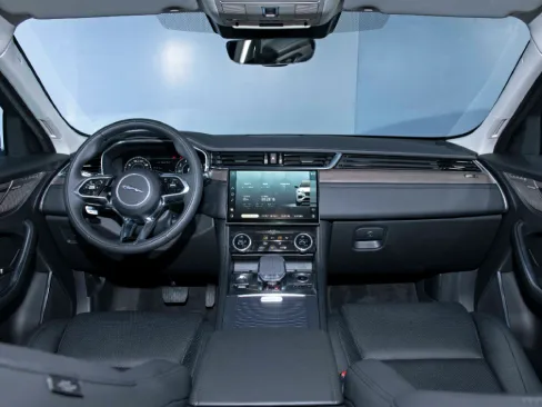 Khoang lái Jaguar F-PACE