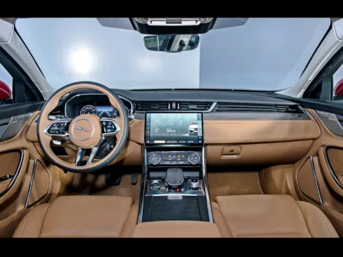 Khoang lái Jaguar XF