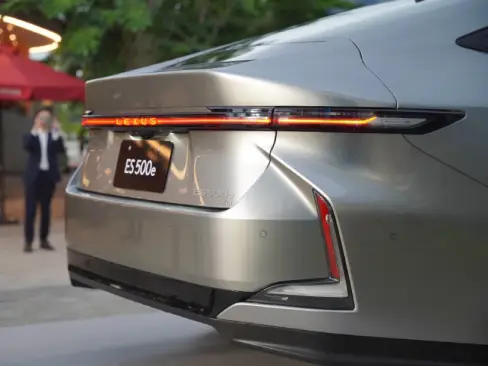 Cụm đèn hậu Lexus ES