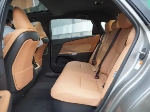 Hàng ghế sau Lexus ES