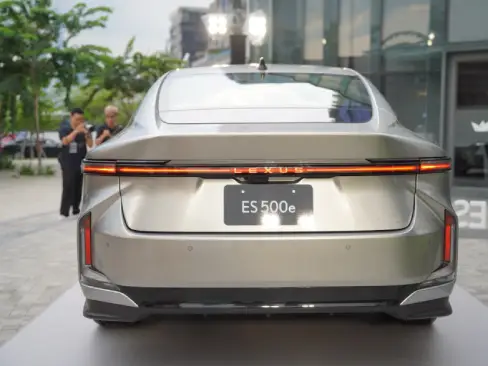 Đuôi xe Lexus ES