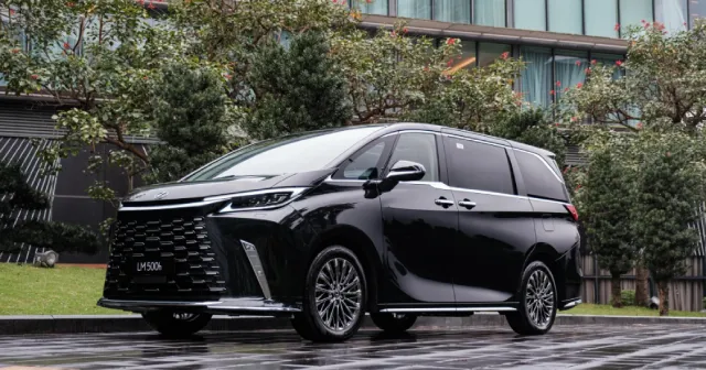 Lexus LM