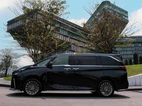 Thân xe Lexus LM