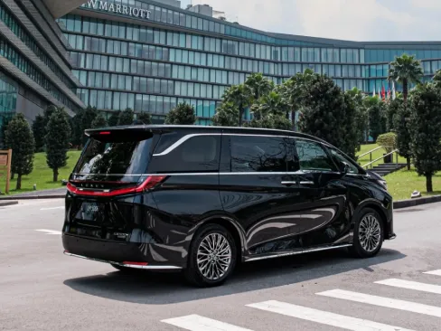 Đuôi xe Lexus LM