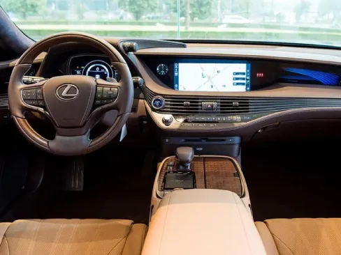 Khoang nội thất Lexus LS