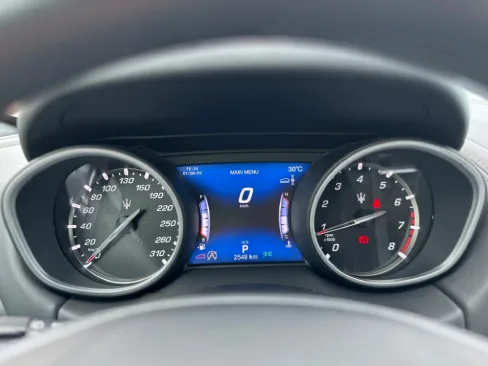 Đồng hồ kỹ thuật số Maserati Levante