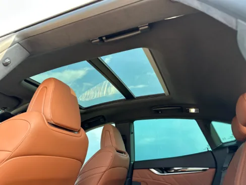 Cửa sổ trời Maserati Levante