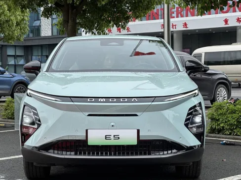 Đầu xe Omoda E5