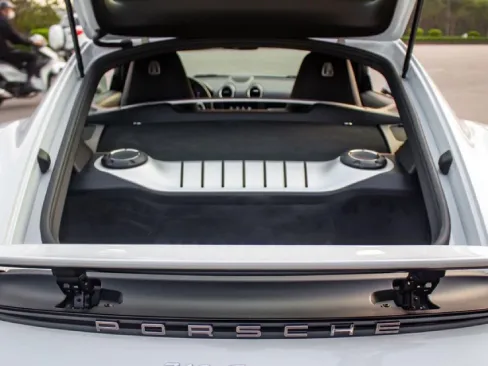 Khoang hành lý Porsche 718 Cayman