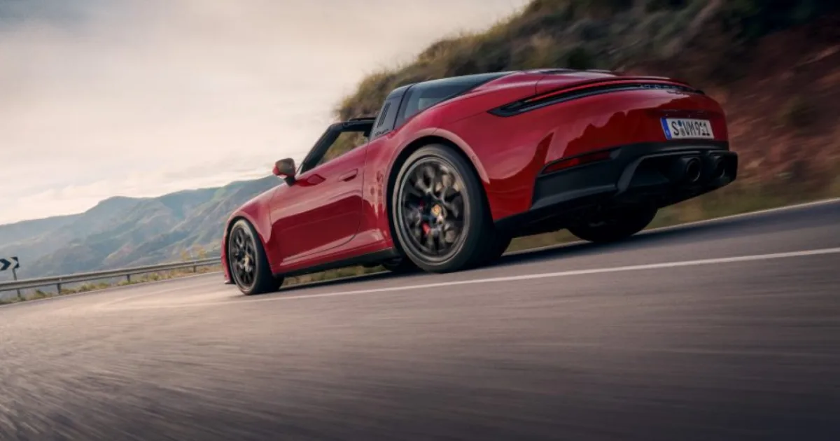 Vận hành Porsche 911 Targa