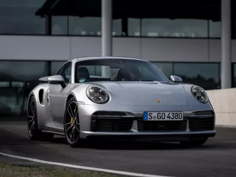 Đầu xe Porsche 911 Turbo