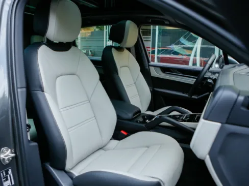 Hàng ghế trước Porsche Cayenne