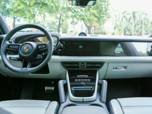 Khoang lái Porsche Cayenne