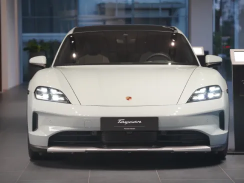 Đầu xe Porsche Taycan