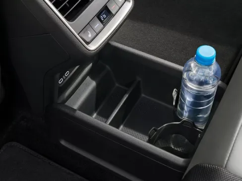 Hộc chứa đồ ở giữa của hàng ghế sau Skoda Elroq EV