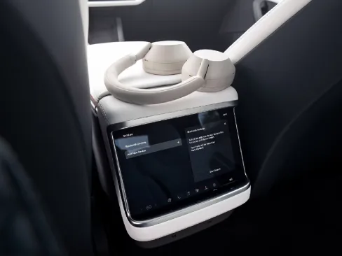 Màn hình cho hàng ghế sau Tesla Model X