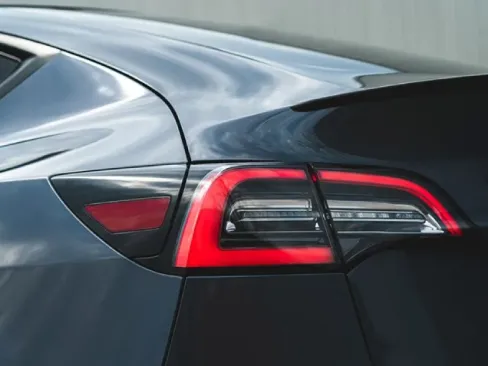 Đèn hậu Tesla Model Y