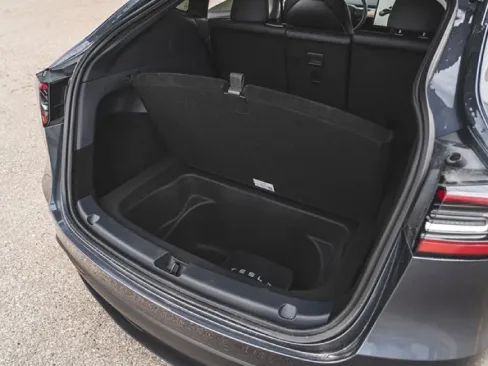 Khoang hành lý Tesla Model Y