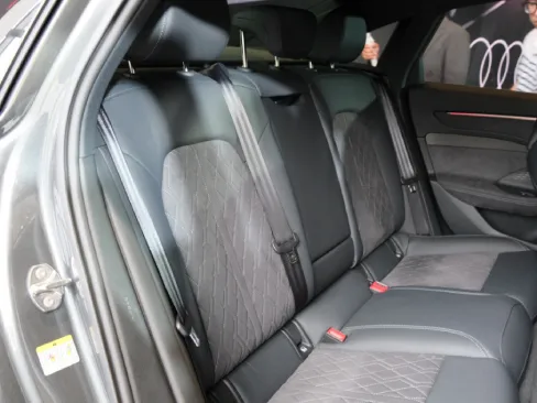 Hàng ghế sau Audi A6 New