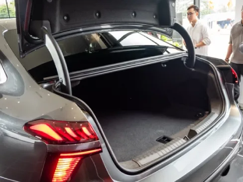Cốp xe Audi A6 New