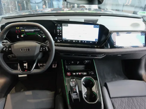 Khoang lái Audi A6 New