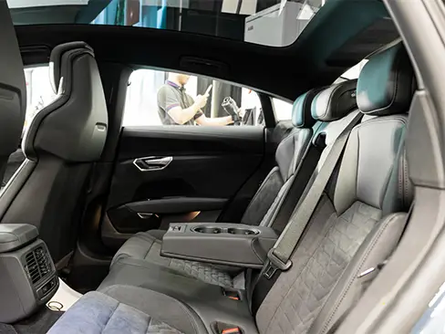 Hàng ghế sau xe Audi e-Tron GT RS