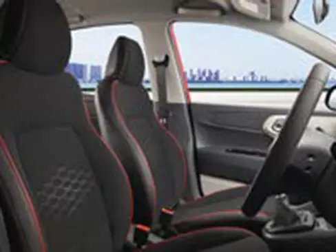 Nội thất 2 tông màu đen đỏ xe Hyundai Grand i10 sedan