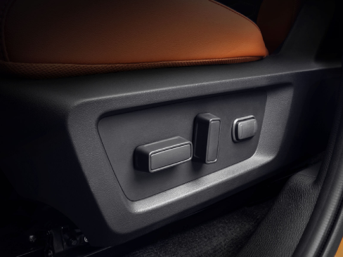 Ghế lái chỉnh điện 8 hướng xe Mitsubishi Triton 2024