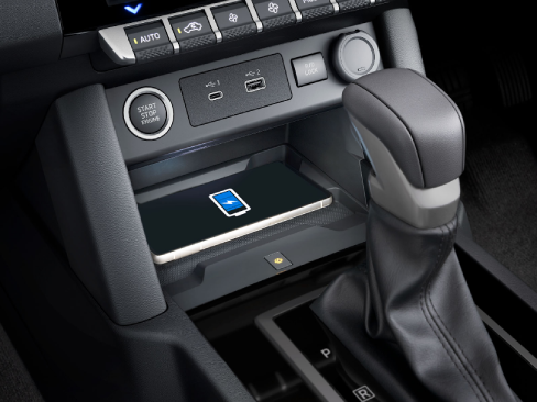 Hộc để điện thoại xe Mitsubishi Triton 2024