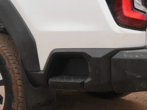 Bậc bước phía sau Toyota Hilux