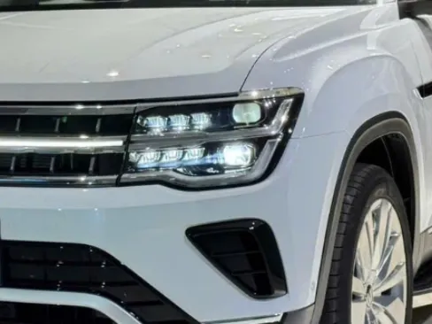 Cụm đèn trước pha